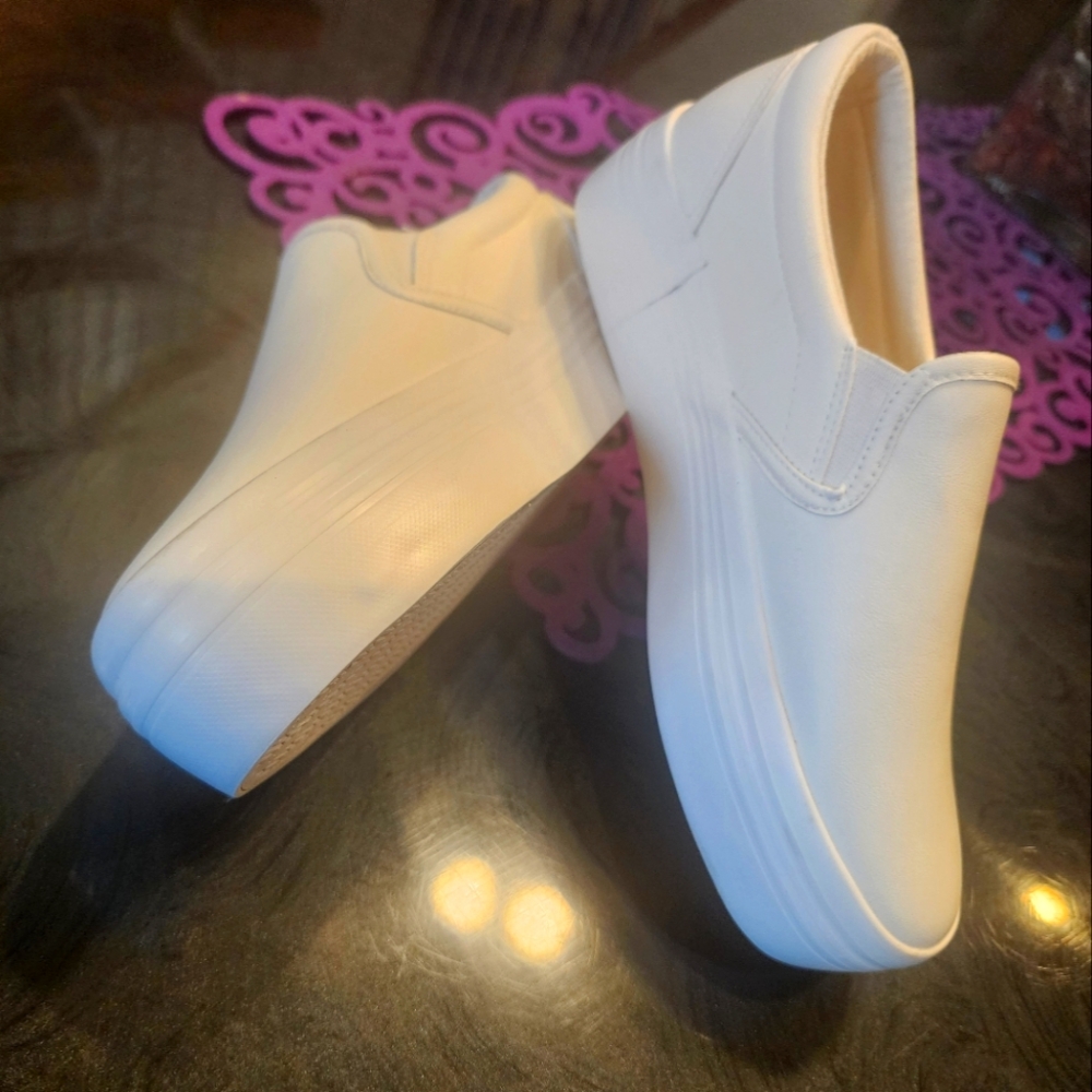 Comfort In Every Step Women's White Slip-On Sneakers Size 7.5